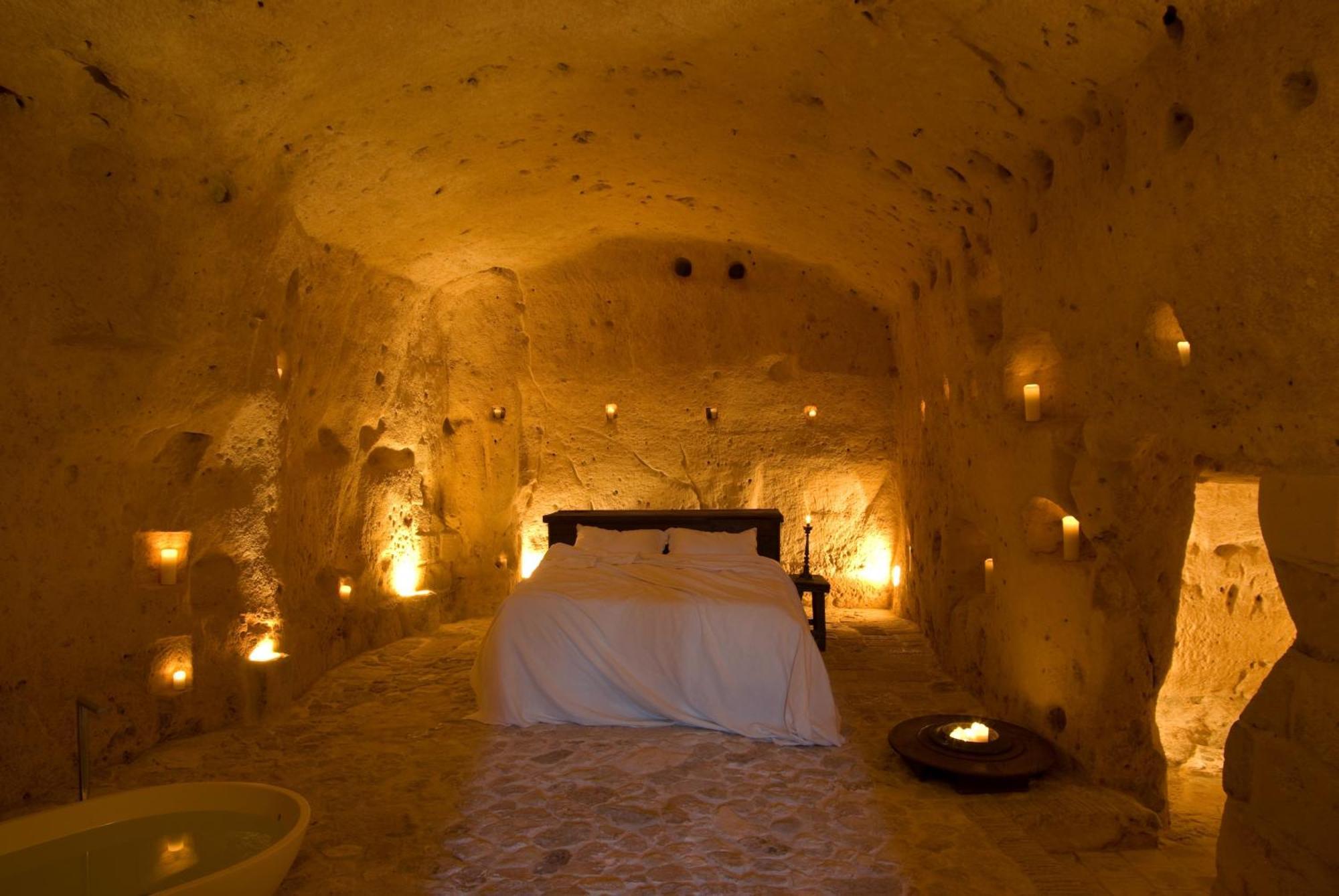 Suite Cave,520046388:JPEG
